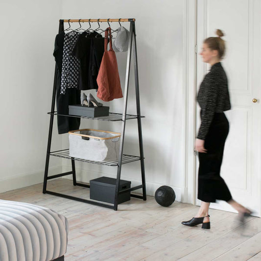 מתלה בגדים עומד רחב, שחור LINN ברבנטיה + משלוח חינם