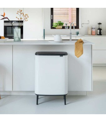 פח אשפה למטבח BO טאץ 60 ליטר, לבן Brabantia